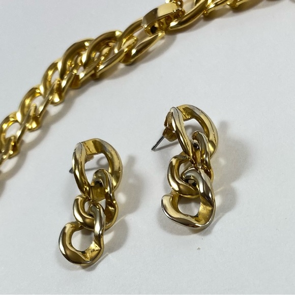 1980's Chunky Gold Tone Link Choker and Matching Post Earrings - Picture 11 of 13